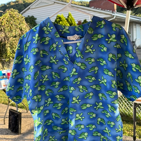Mad About Scrubs top - Picture 1 of 2